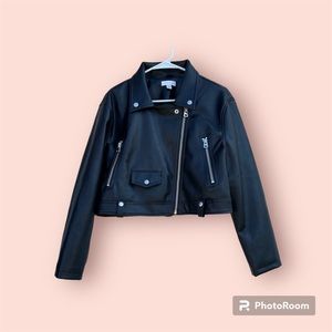 Black woman jacket leather type